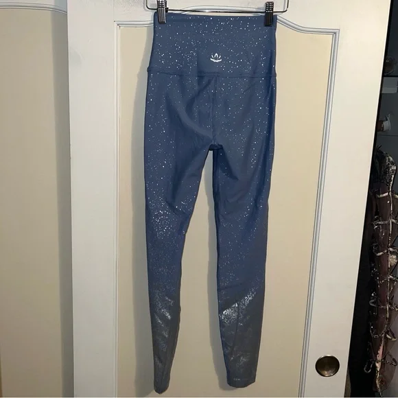 Beyond Yoga Alloy Ombre 7/8 Leggings in Excellent Condition - Picture 5 of 8